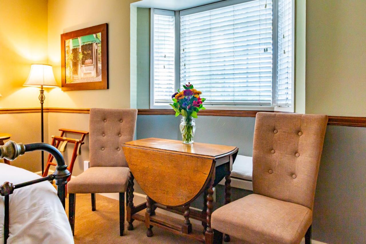 J Patrick Inn Cambria Luaran gambar