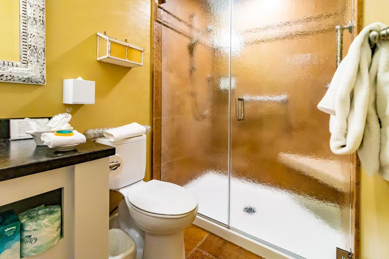 J Patrick Inn Cambria Luaran gambar