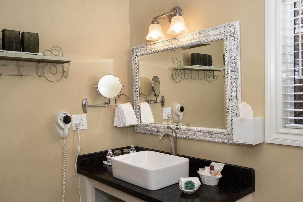 J Patrick Inn Cambria Luaran gambar