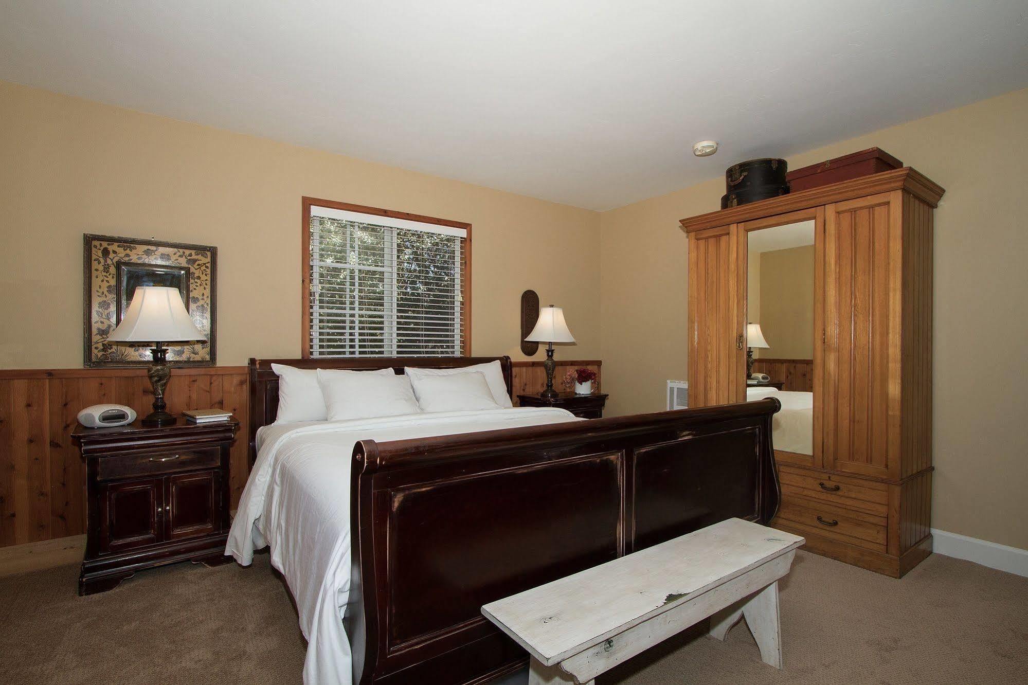 J Patrick Inn Cambria Luaran gambar